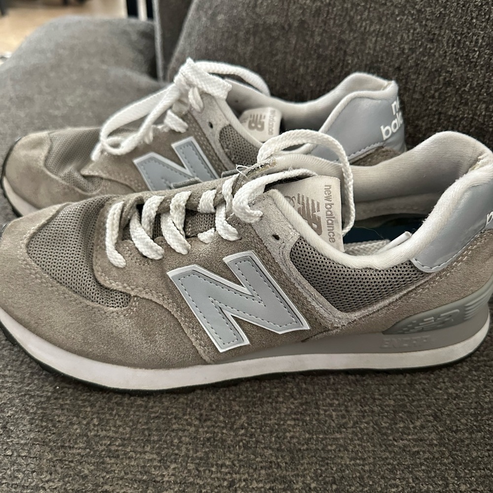 New Balance Light Grey Sneakers with Retro Style and Suede Mesh Construction